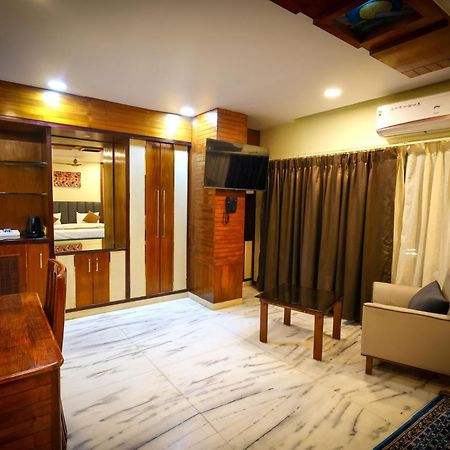 Hotel Lj Dadi'S Grand Visakhapatnam Esterno foto