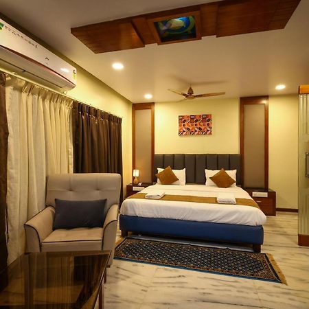 Hotel Lj Dadi'S Grand Visakhapatnam Esterno foto