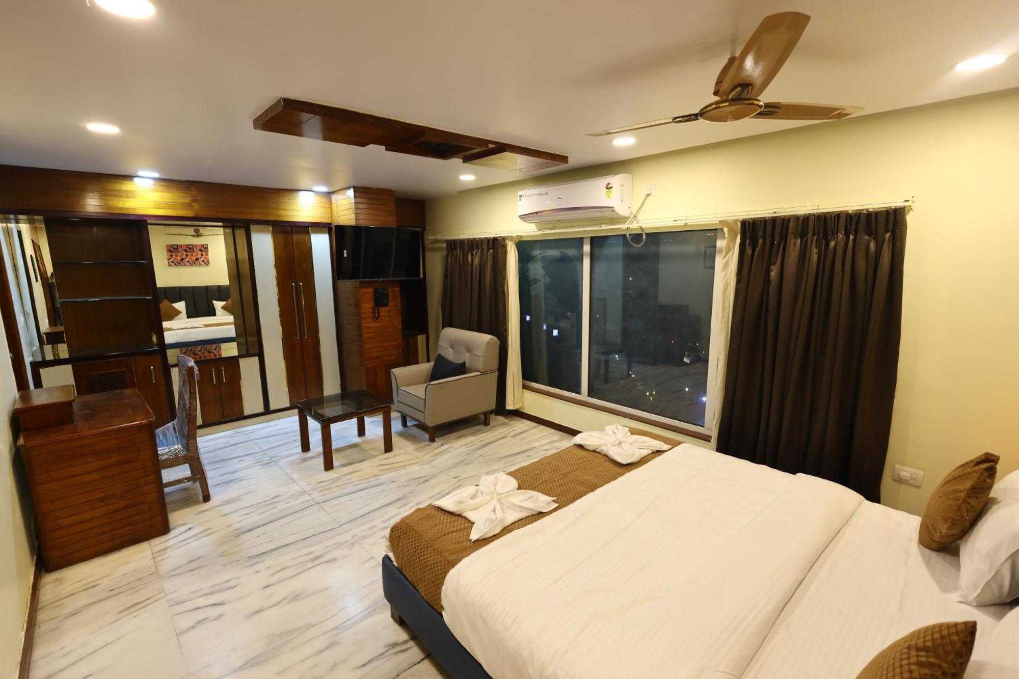 Hotel Lj Dadi'S Grand Visakhapatnam Esterno foto