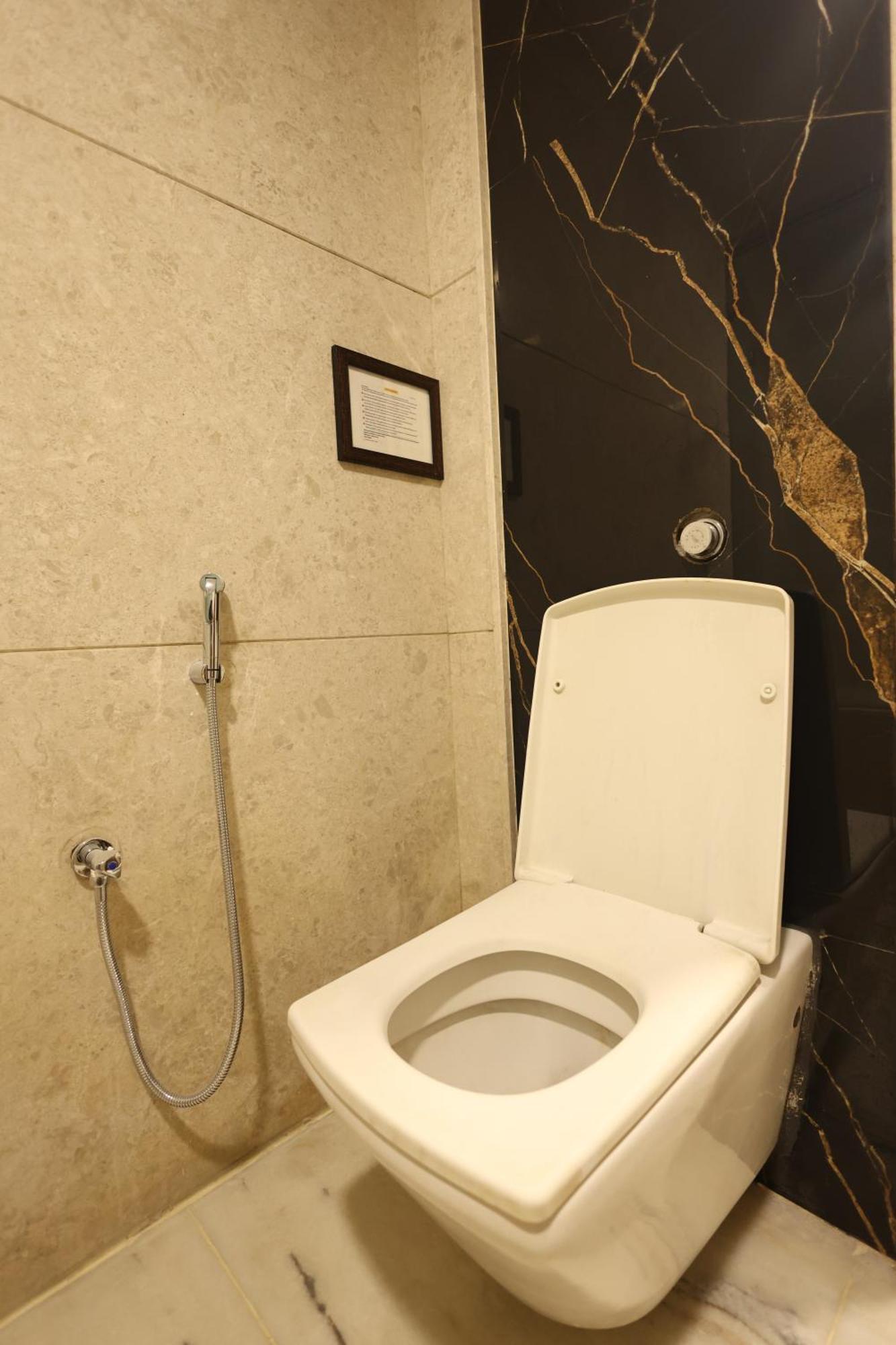 Hotel Lj Dadi'S Grand Visakhapatnam Esterno foto