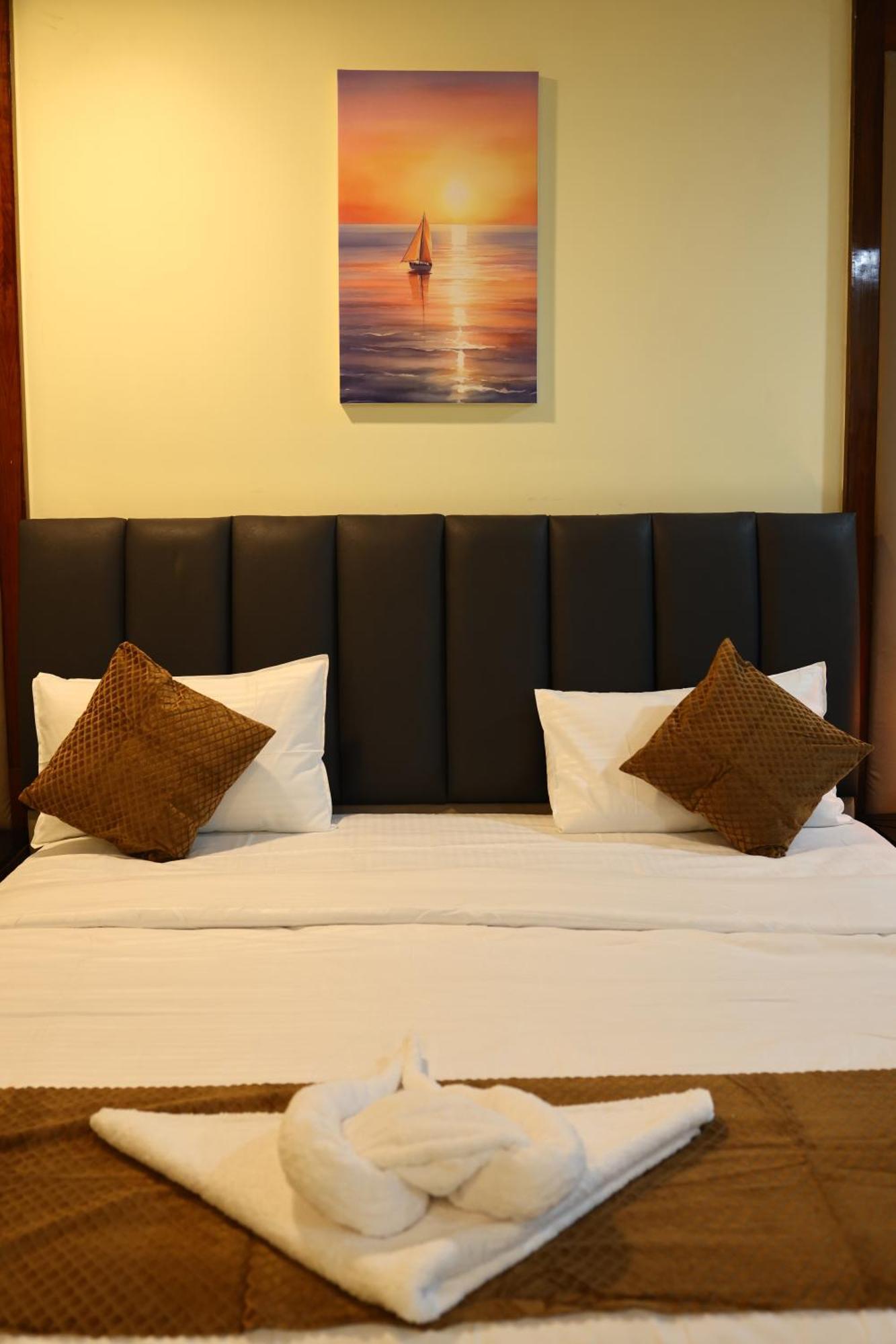 Hotel Lj Dadi'S Grand Visakhapatnam Esterno foto