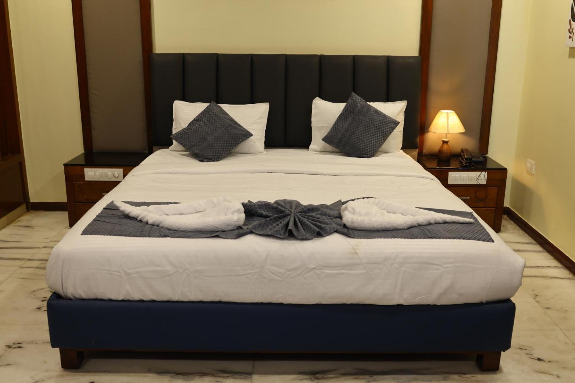 Hotel Lj Dadi'S Grand Visakhapatnam Esterno foto