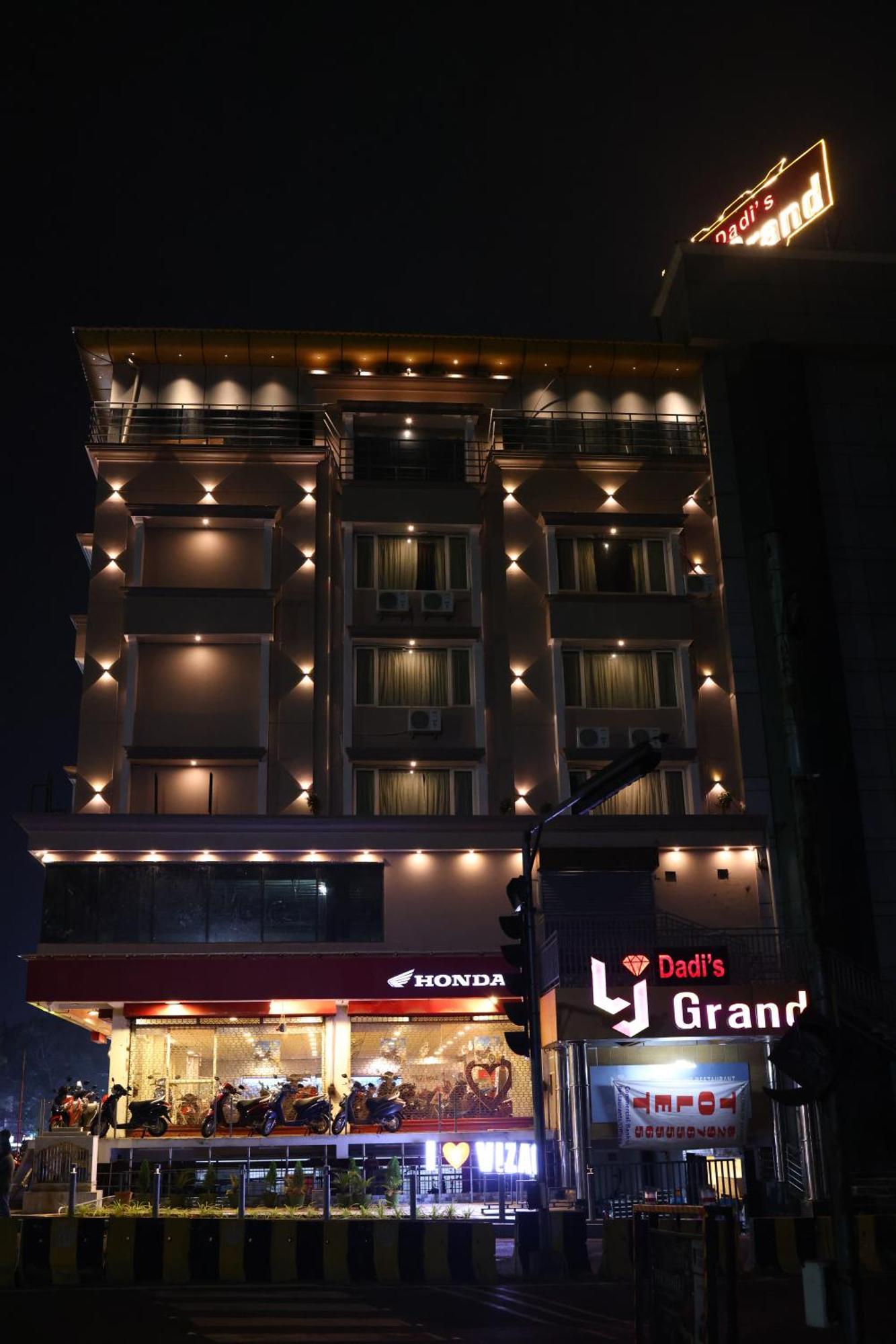 Hotel Lj Dadi'S Grand Visakhapatnam Esterno foto