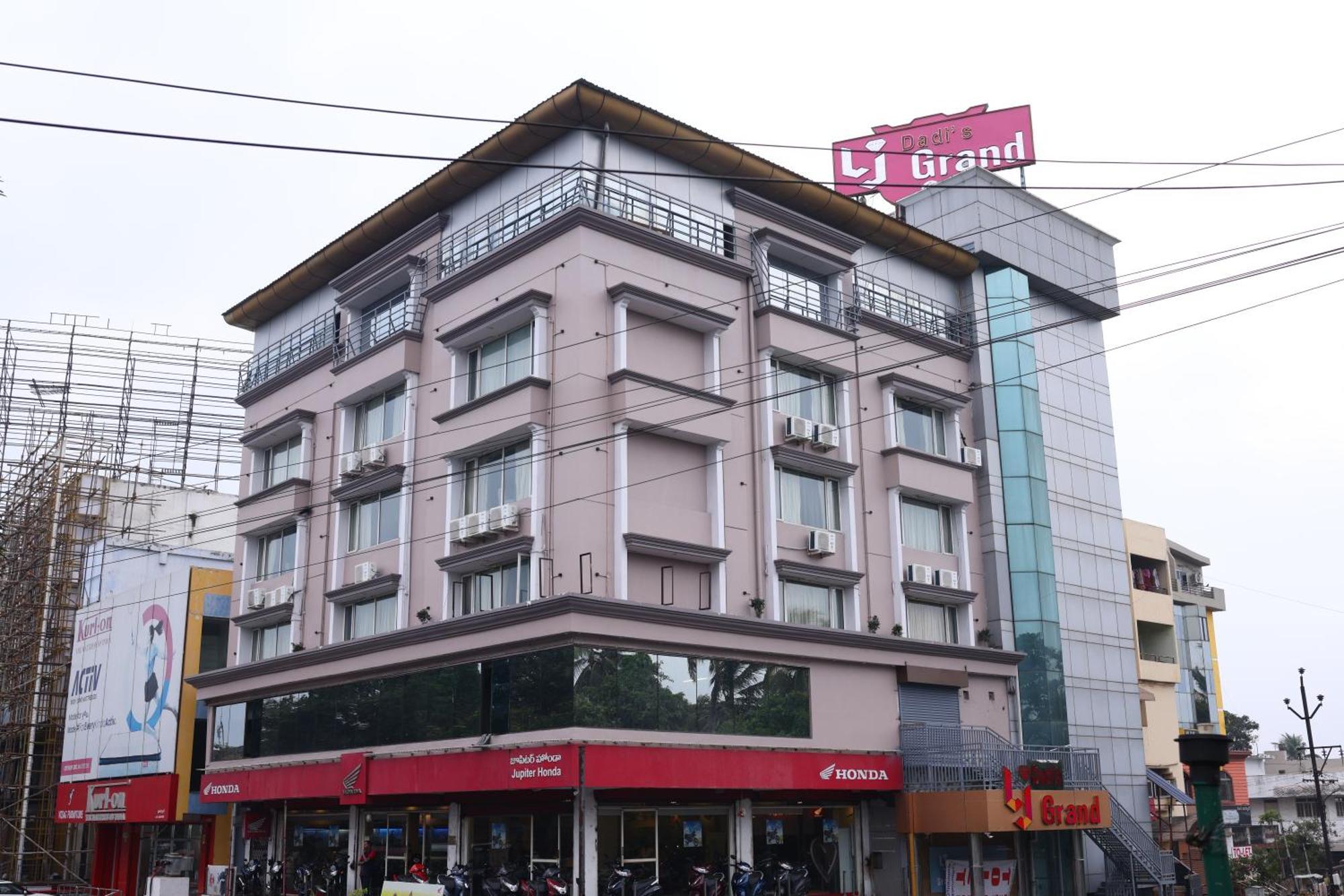 Hotel Lj Dadi'S Grand Visakhapatnam Esterno foto