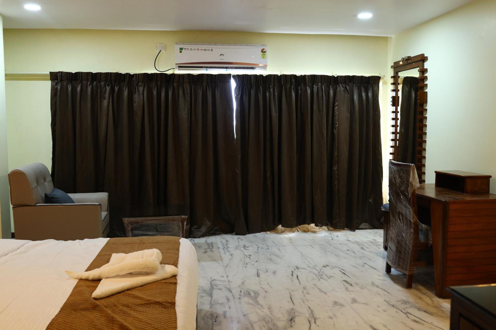 Hotel Lj Dadi'S Grand Visakhapatnam Esterno foto