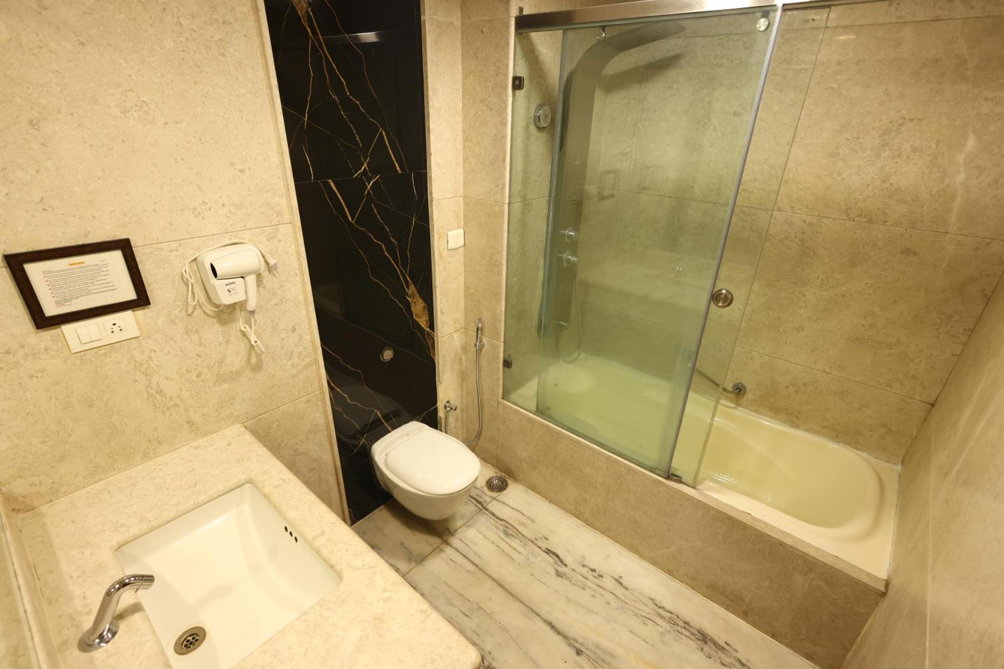 Hotel Lj Dadi'S Grand Visakhapatnam Esterno foto