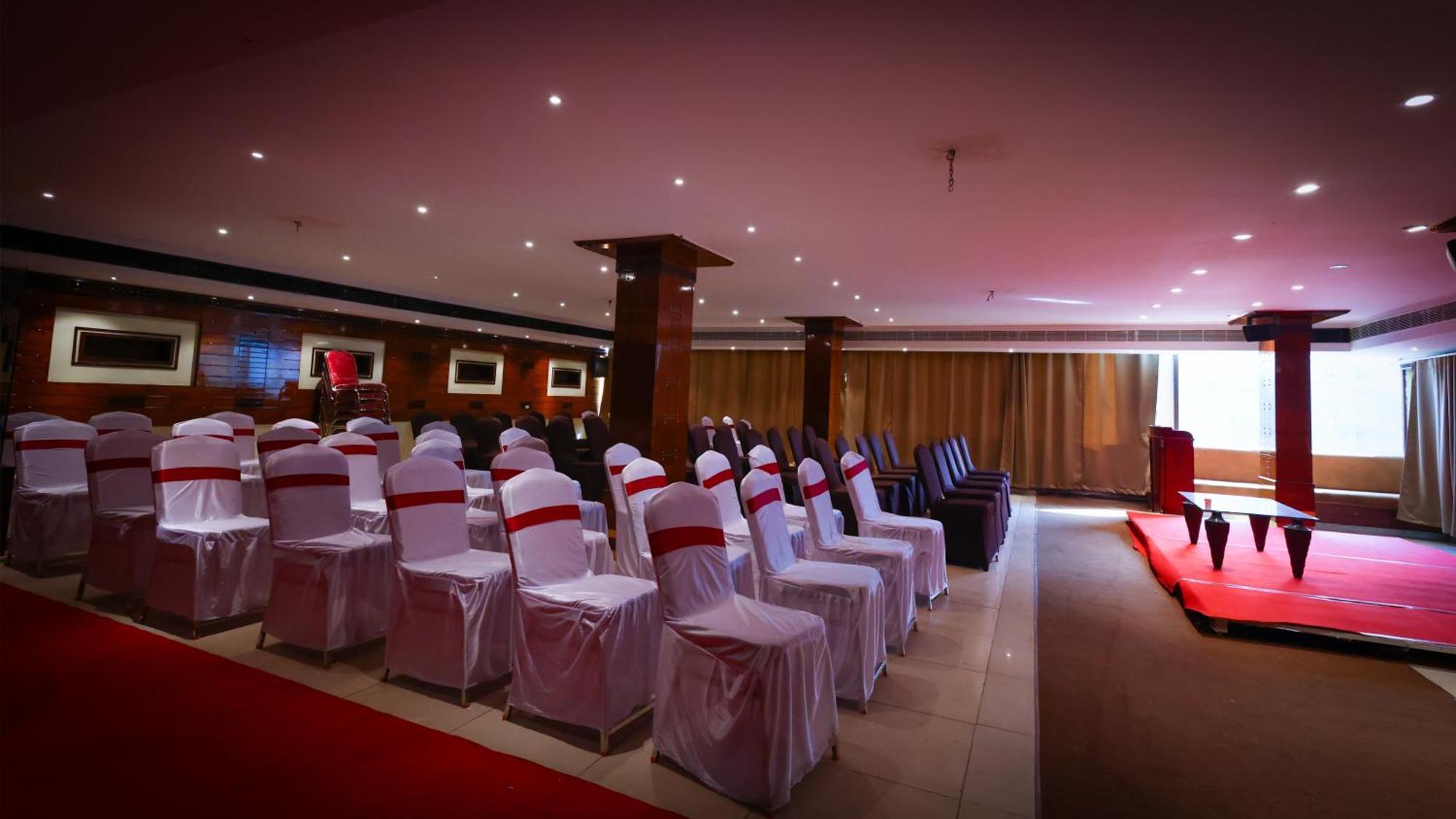 Hotel Lj Dadi'S Grand Visakhapatnam Esterno foto