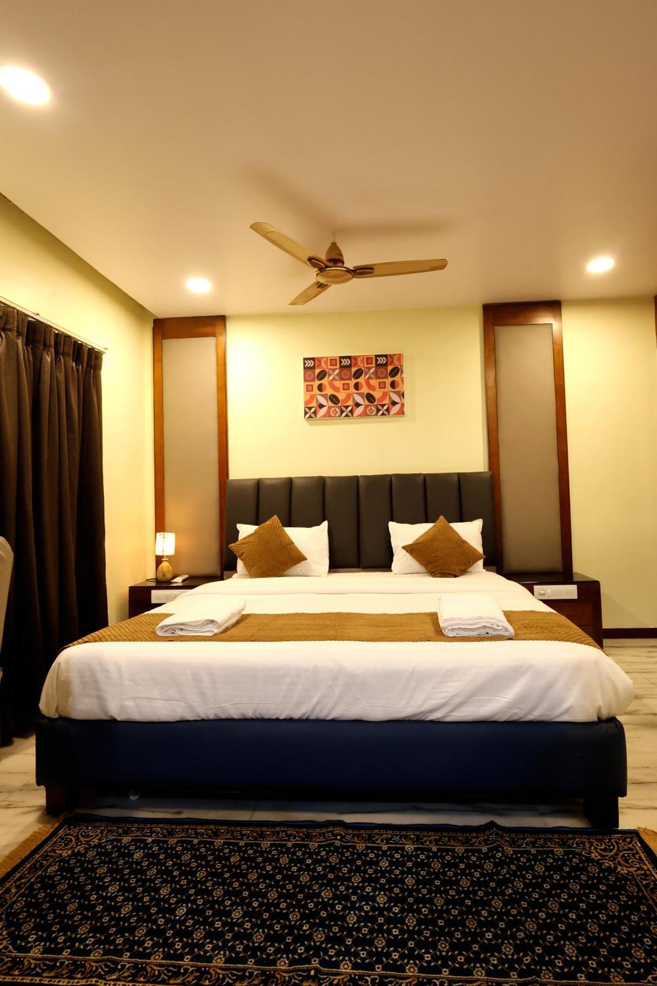 Hotel Lj Dadi'S Grand Visakhapatnam Esterno foto
